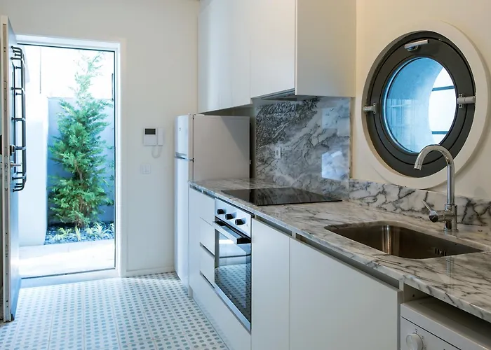 Serviced - Alvares Cabral *